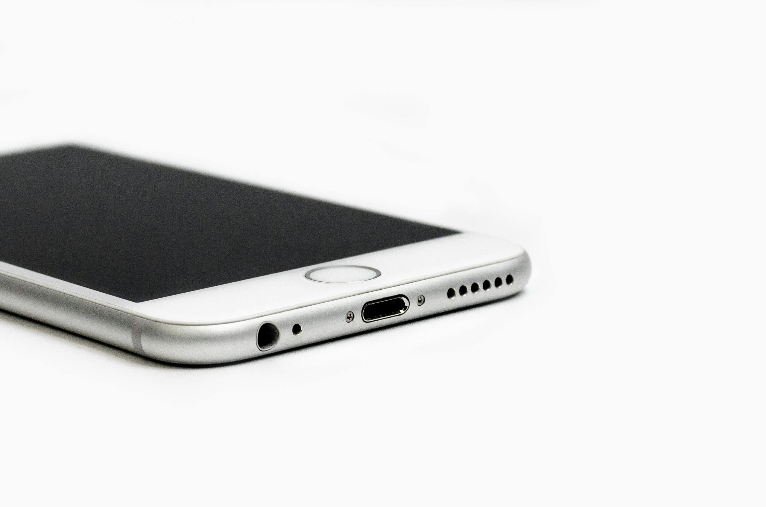 Uni Eropa Izinkan Apple Buat iPhone tanpa Port USB-C